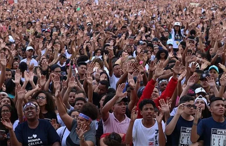 A infantilização da fé: como o ultraconservadorismo religioso reforça o patriarcado e alimenta o ódio