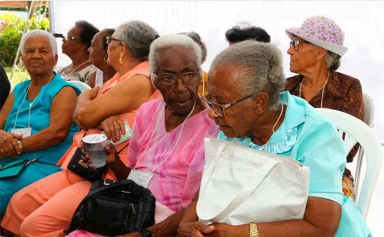 Etarismo é o preconceito silencioso que desrespeita os idosos, enfraquece os laços familiares e a vida em sociedade