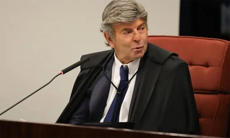 Fux inocenta Bolsonaro e distorce realidade ao negar golpe abortado por recusa do Exército e da Aeronáutica