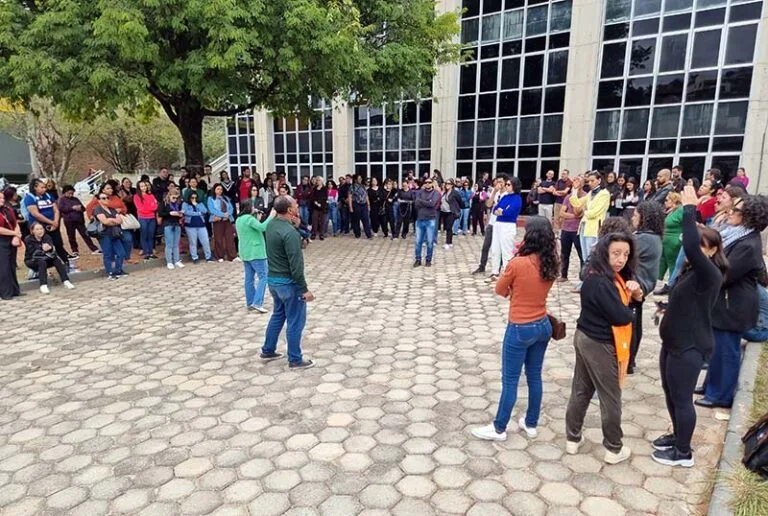 Servidores municipais que estavam em greve voltam ao trabalho e Prefeitura promete manter diálogo sem cortar dias parados