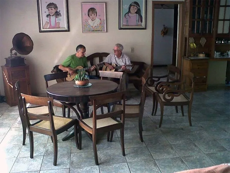 Iepha reconhece luthier de Itabira como patrimônio cultural de MG: a arte de Cássio Martins Cruz