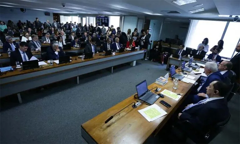 CCJ do Senado rejeita PEC da Blindagem por unanimidade