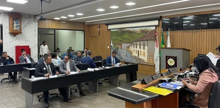 Câmara de Itabira mantém tradição conservadora e ameaça liberdade cultural com projeto de censura disfarçada a eventos artísticos