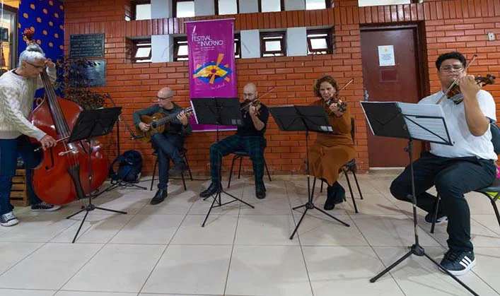 Poesia toma conta de Itabira na reta final da Semana Drummondiana