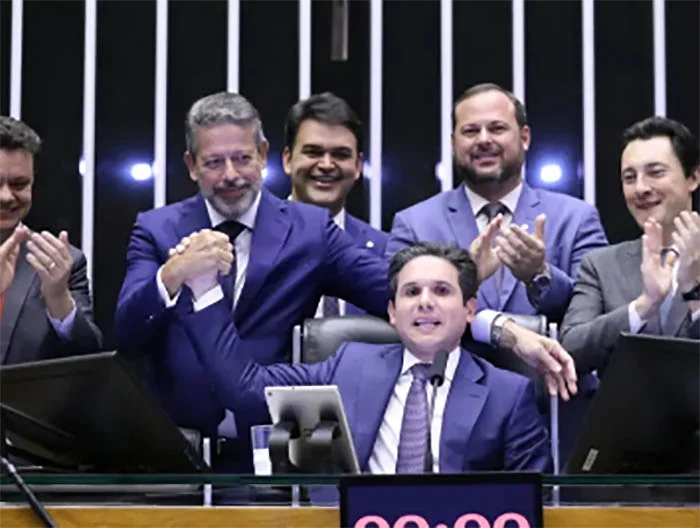 Isenção do IR, comemoração e impasse: como foi a votação unânime na Câmara dos Deputados