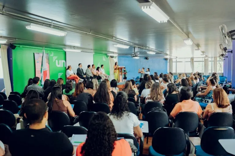 Seminário em Itabira discute acolhimento infantil e reforça papel da sociedade na proteção infantil