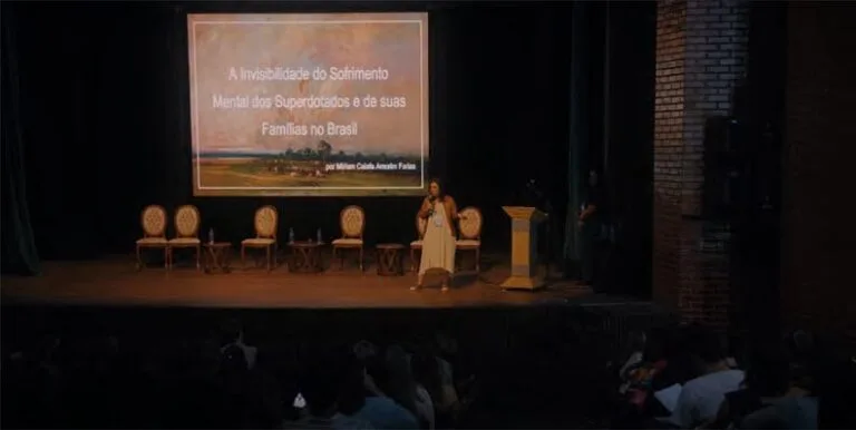 Vereadores aprovam moção de aplausos ao seminário FLOW Mentes Brilhantes realizado recentemente em Itabira