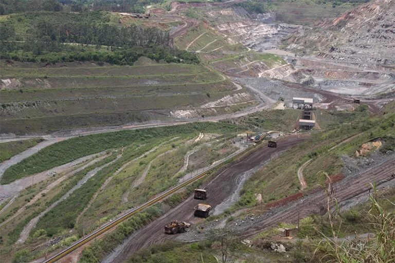 Cfem, fundos soberanos e responsabilidade intergeracional nos municípios minerados