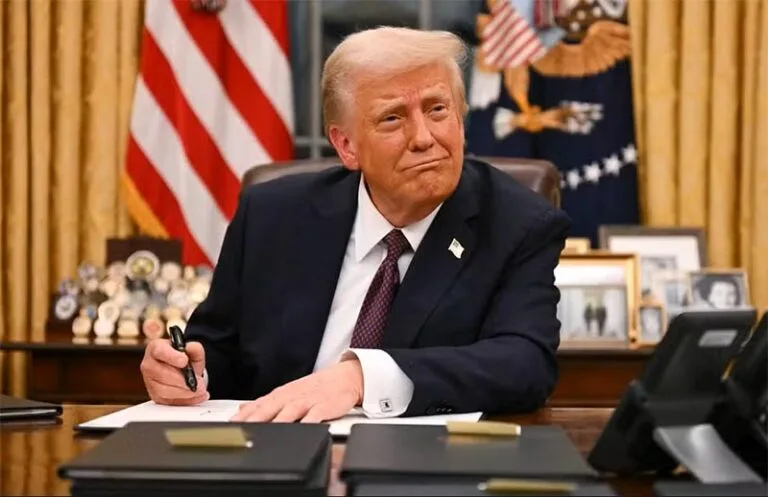 Trump posta vídeo racista com casal Obama como macacos