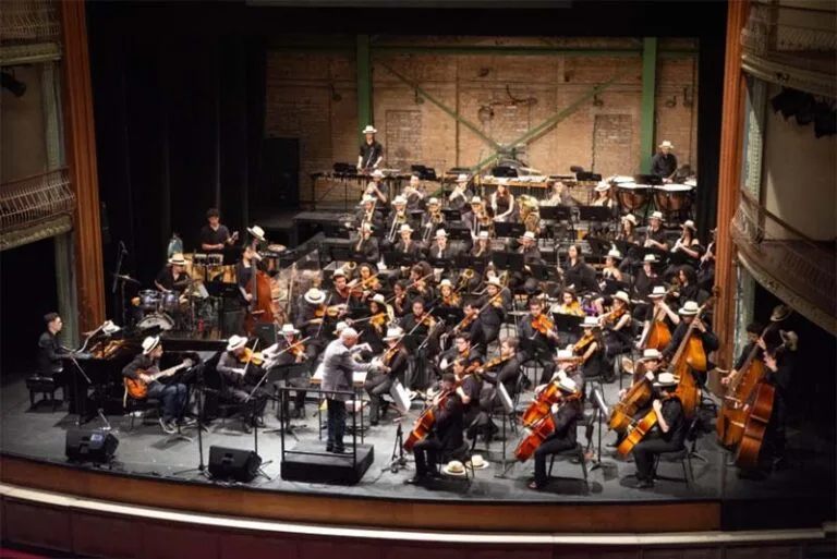 Orquestra Tom Jobim celebra 100 anos de Moacir Santos em concertos no Theatro São Pedro, em São Paulo 