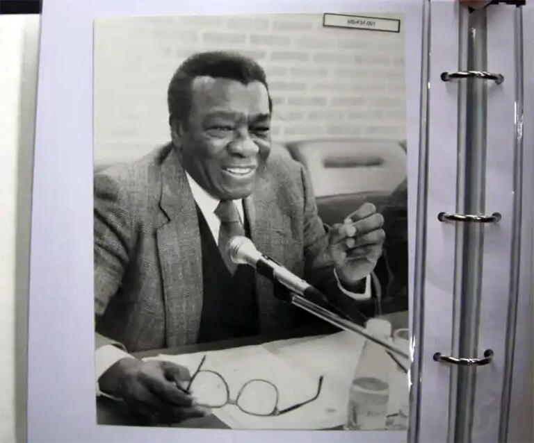 Acervo da USP revela novas faces do pensador negro Milton Santos