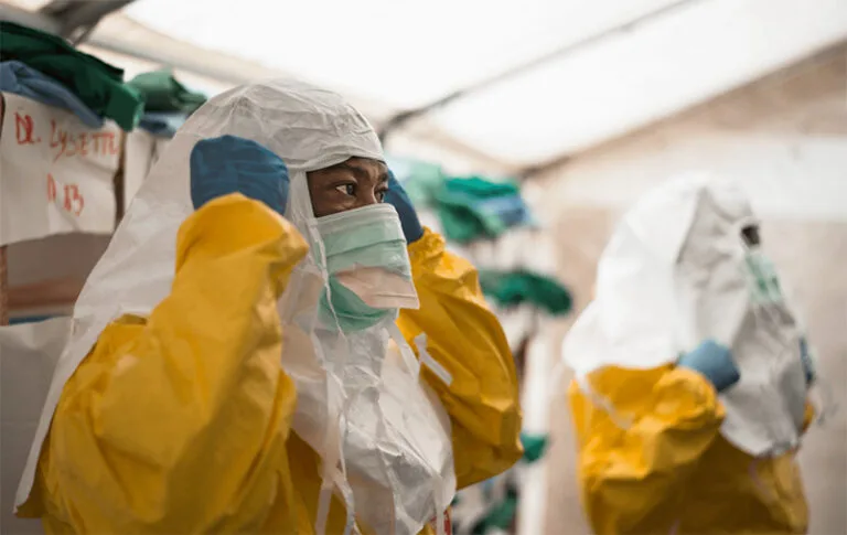 Ebola: Médicos Sem Fronteiras amplia resposta a um surto em rápida evolução