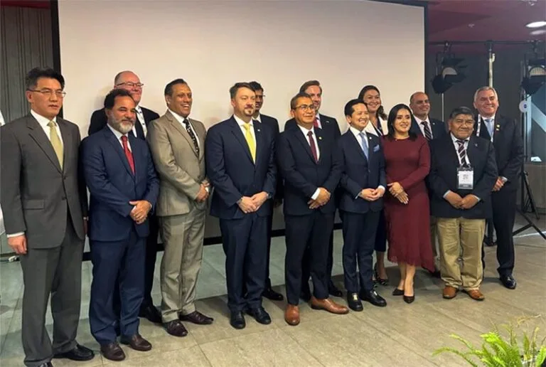 Prefeito de Itabira propõe criação de comitê latino-americano de minerais críticos em congresso no Peru
