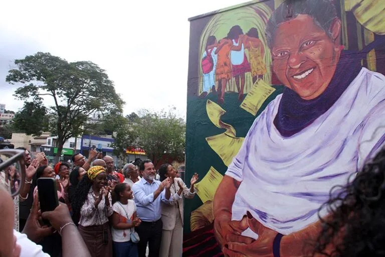 “O Brasil só será verdadeiramente democrático se acabar com o racismo”, disse a ministra Rachel Barros, em Itabira