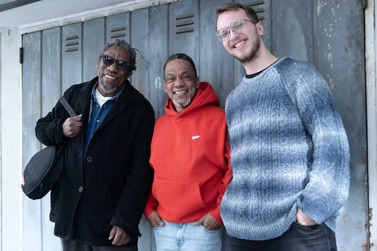 Trio Migrazioni lança single “Mapa do Não-Lugar” no centenário de Milton Santos, renovador da Geografia