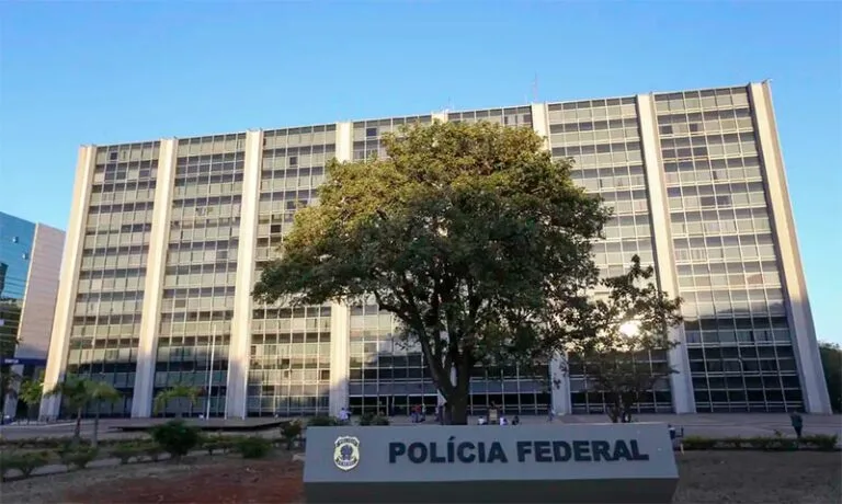 Polícia Federal faz operação para conter lavagem de dinheiro do PCC
