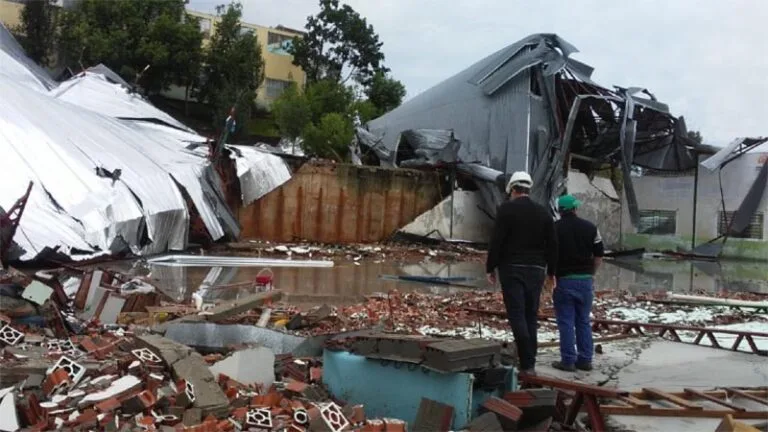 Defesa Civil Nacional alerta população para chegada do ciclone bomba