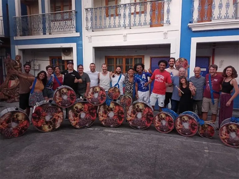 Italianos vêm ao Brasil estudar o samba e passam por Ipoema neste final de semana