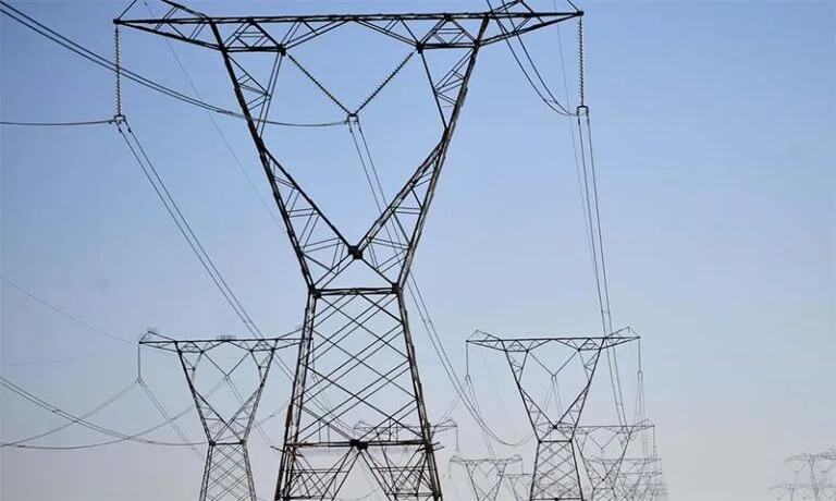 Brasil triplica número de interrupções no fornecimento de energia por queimadas em 5 anos